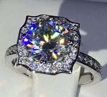 Four-Claw Engagement Ring Diamond-Studded Wedding Ring