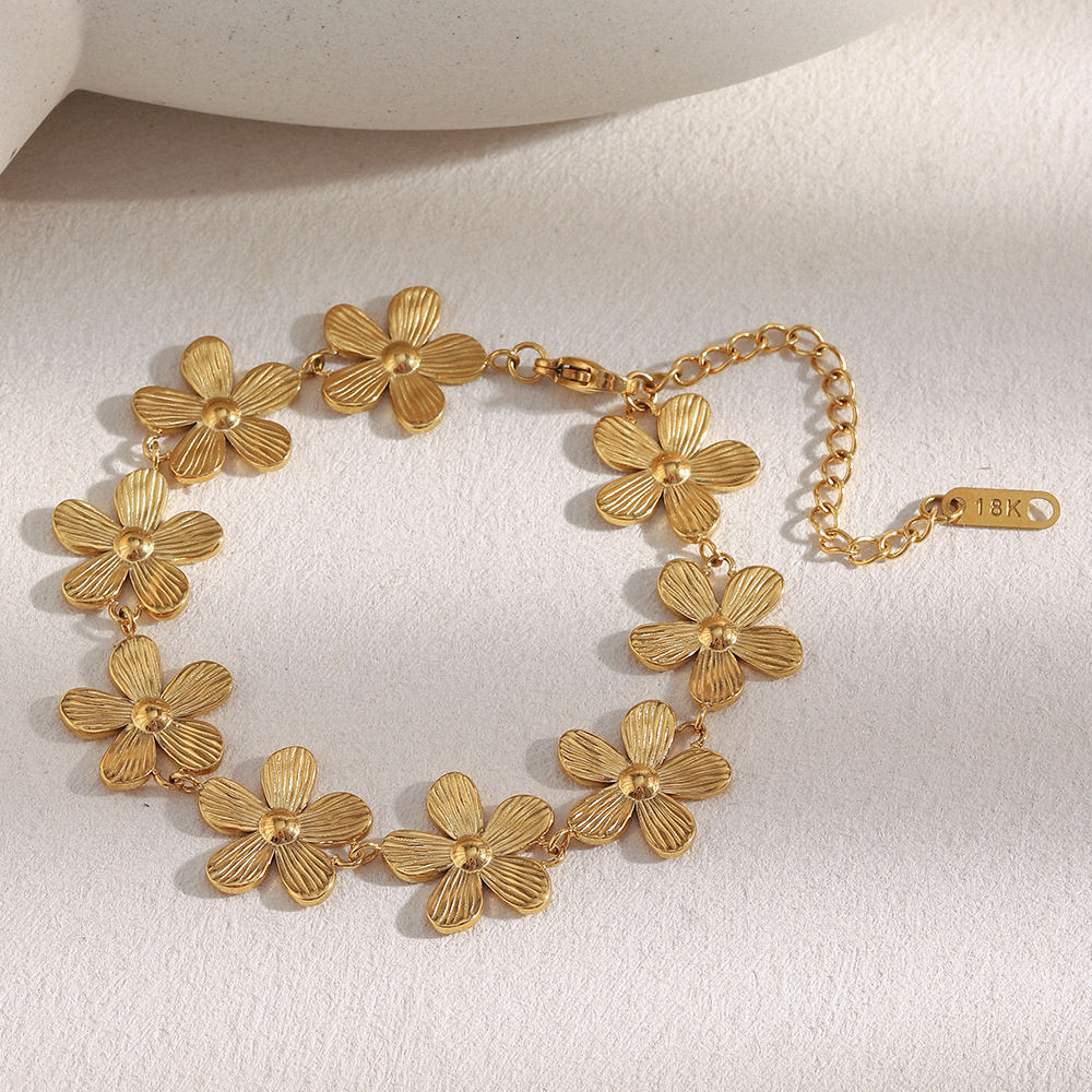 Retro Three-Dimensional Flower Bracelet 18K Gold