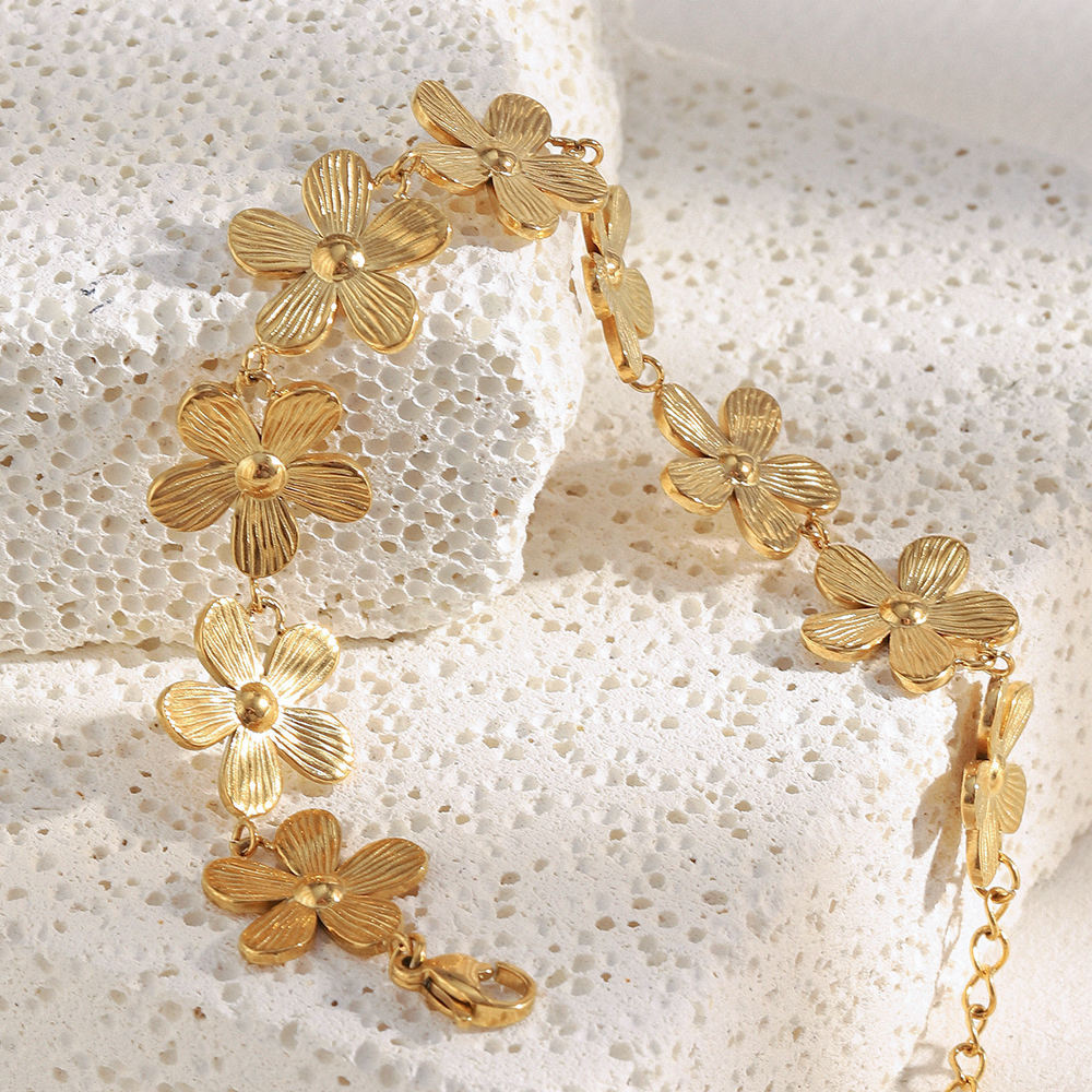 Retro Three-Dimensional Flower Bracelet 18K Gold