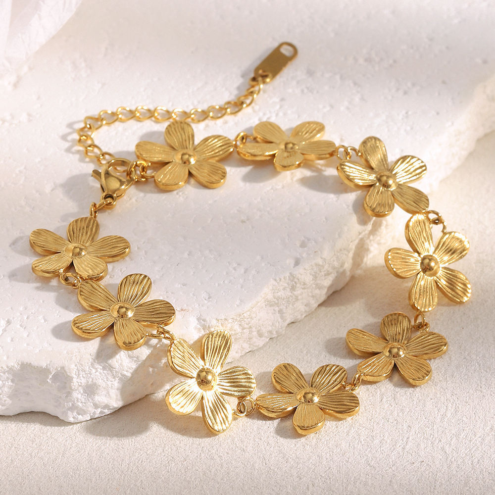 Retro Three-Dimensional  Flower Bracelet 18K Gold