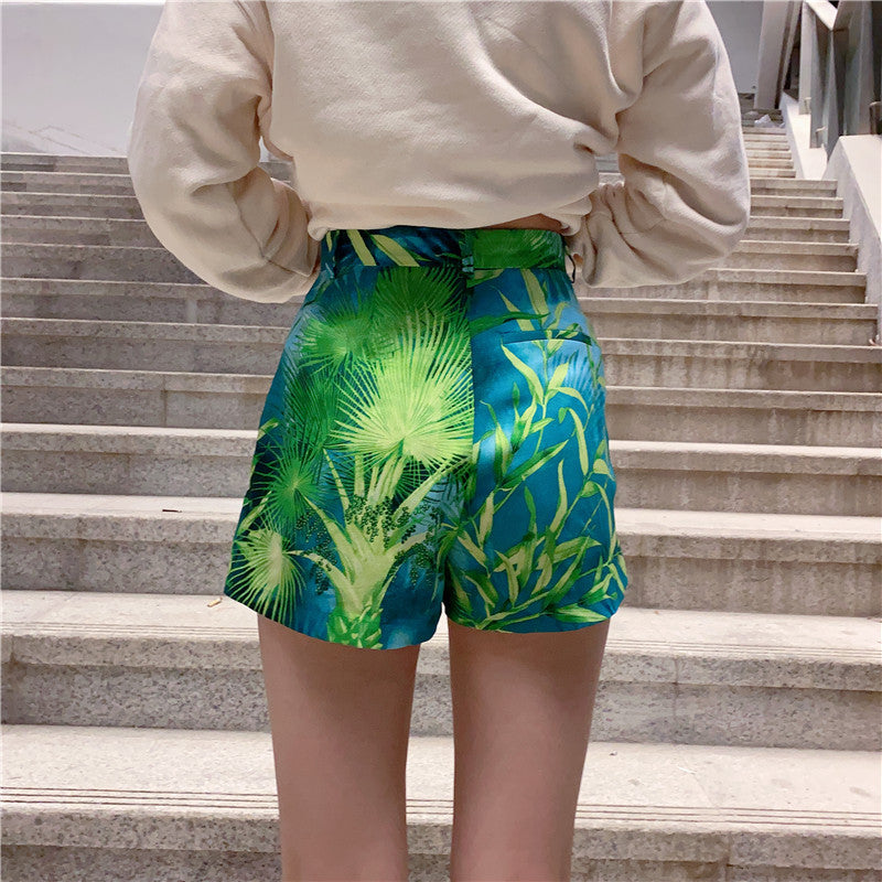 Fashion Medusa Button High Waist Shorts