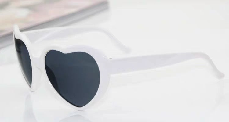 Heart-Shaped Lights Become Love Special Effects Glasses Sunglasses