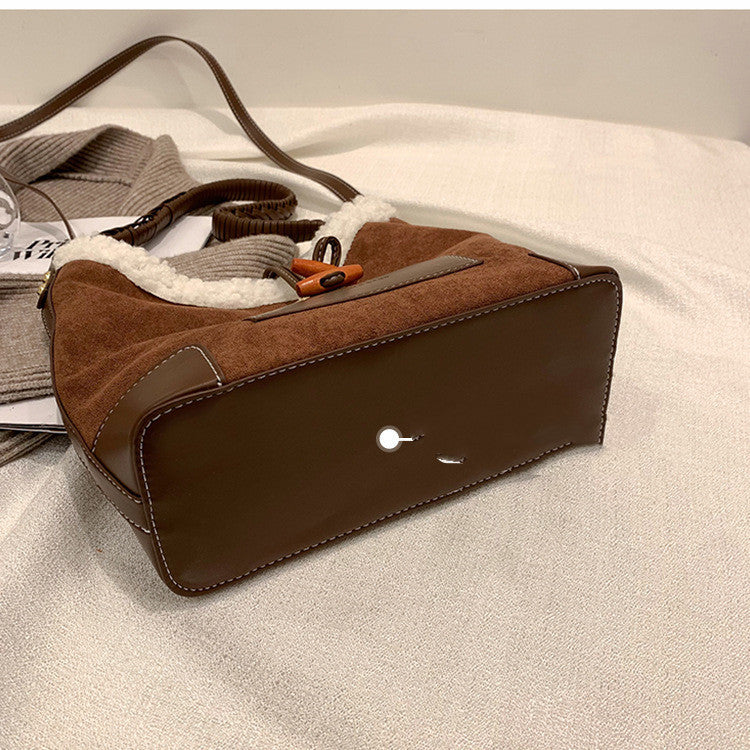Design A Small Messenger Bag With One Shoulder