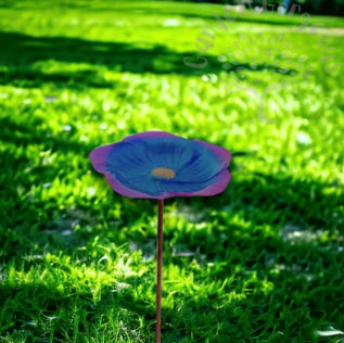 Ground Metal Flower With Sheep Hook Bird Feeder