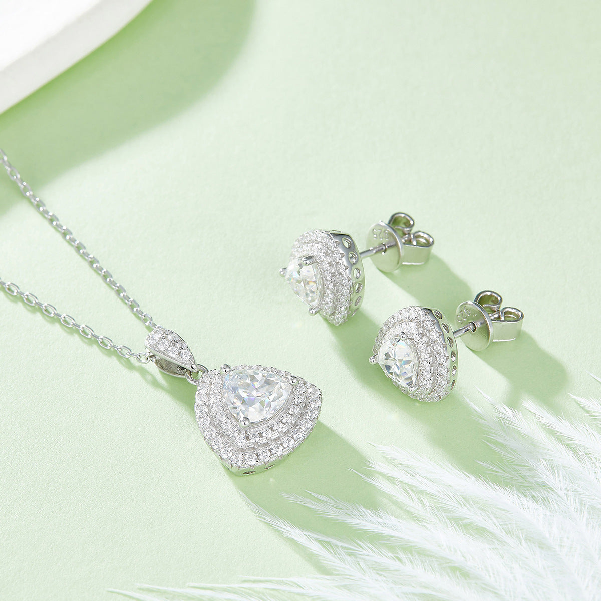 1 Karat Moissanite Special-Shaped Rings Ear Studs Necklace Three-Piece Set